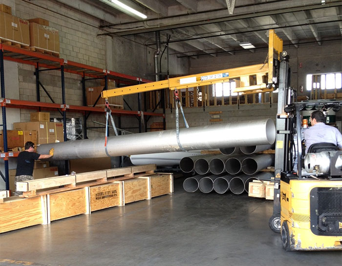 L.O. Trading Projects - Pipes unloaded and loaded at L.O. Trading Miami facility