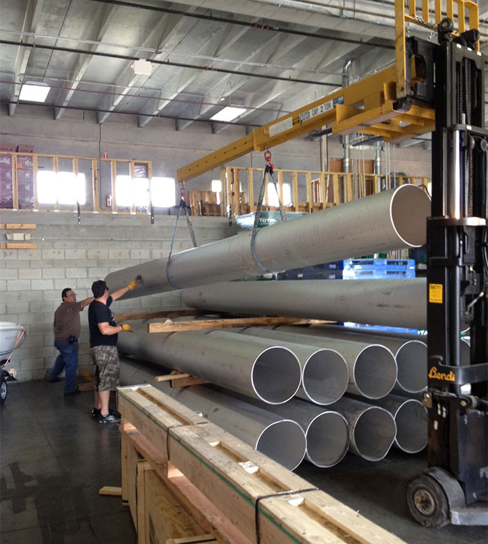 L.O. Trading Projects - Pipes unloaded and loaded at L.O. Trading Miami facility