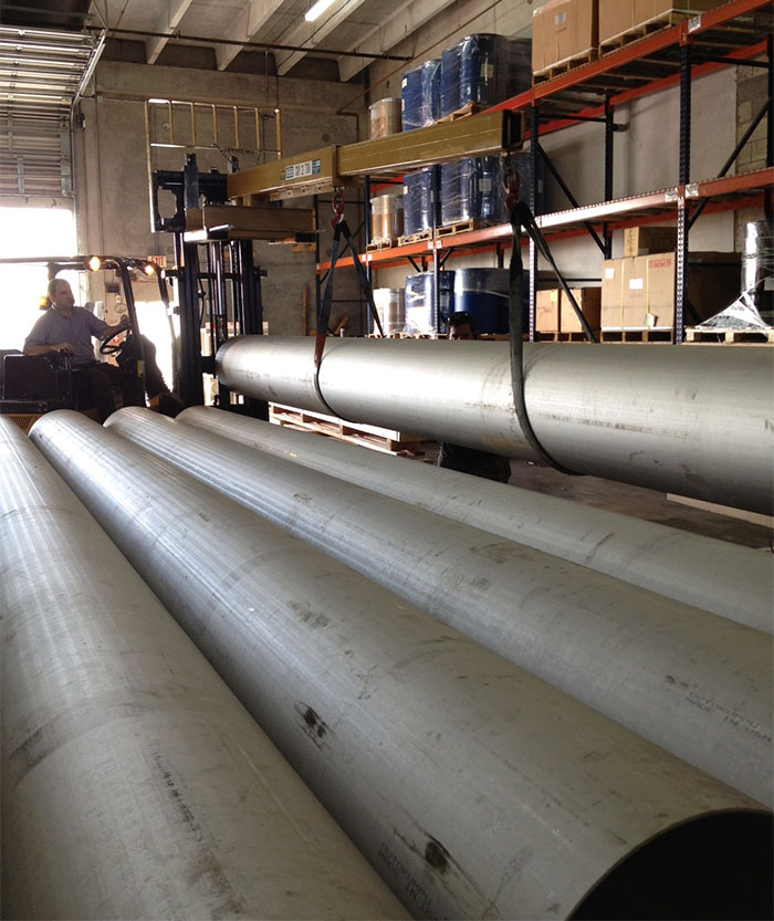 L.O. Trading Projects - Pipes unloaded and loaded at L.O. Trading Miami facility