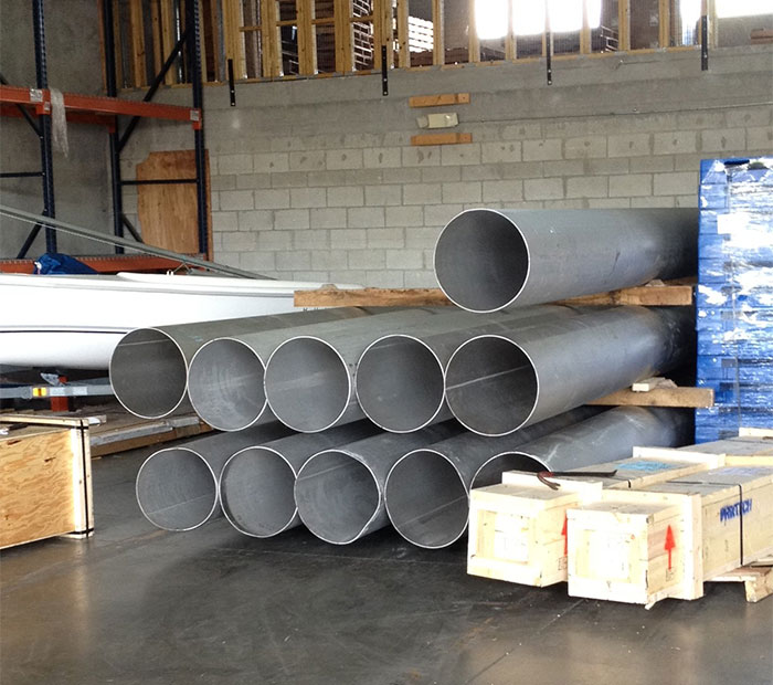 L.O. Trading Projects - Pipes unloaded and loaded at L.O. Trading Miami facility