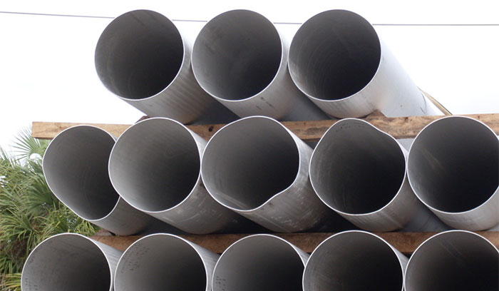 L.O. Trading Projects - Pipes unloaded and loaded at L.O. Trading Miami facility