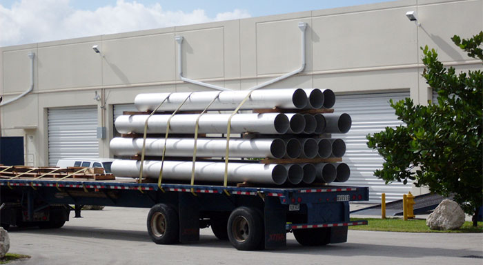 L.O. Trading Projects - Pipes unloaded and loaded at L.O. Trading Miami facility