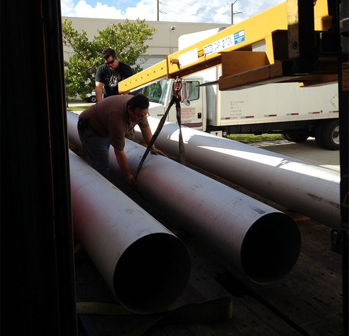 L.O. Trading Projects - Pipes unloaded and loaded at L.O. Trading Miami facility